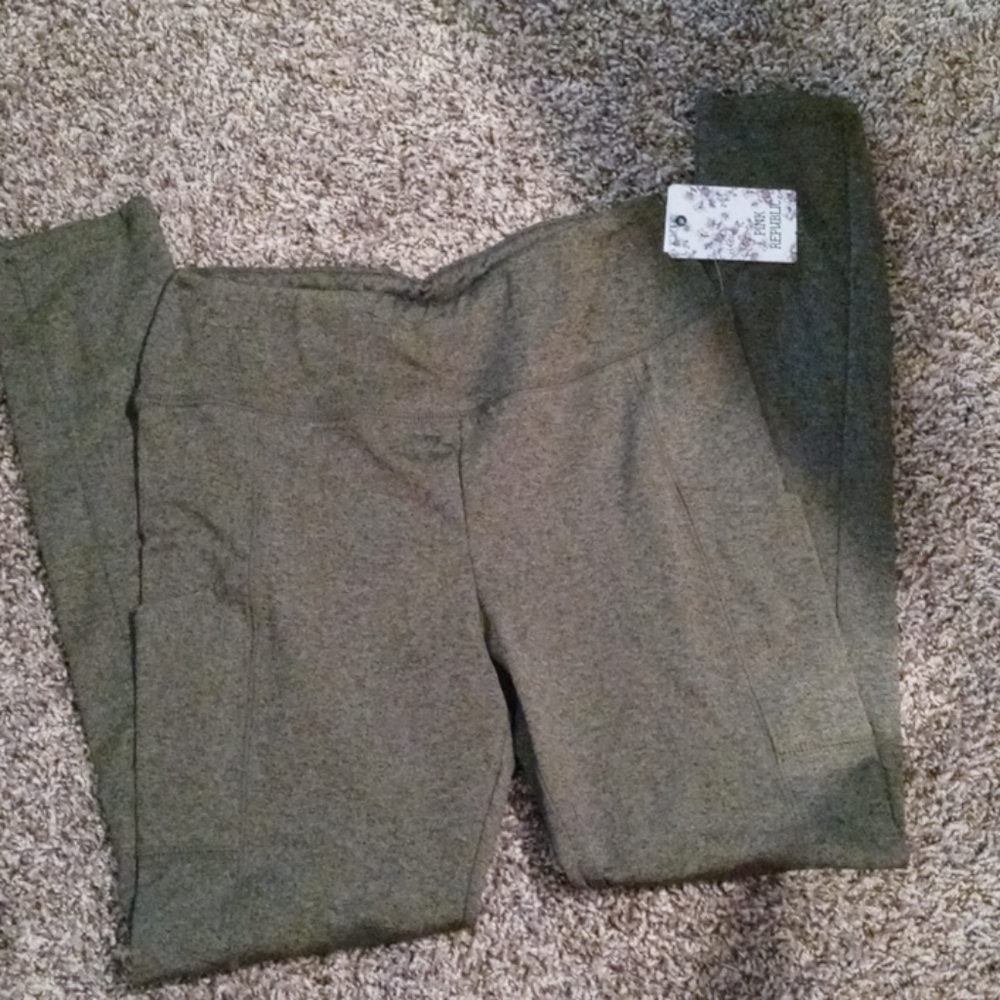 Nwt . Pink republic Leggings